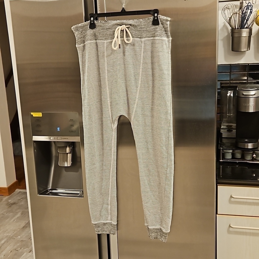 💕THE GREAT💕 The Gym Pant ~ Gray with White Stripes Distressed Size 3 Large NWT